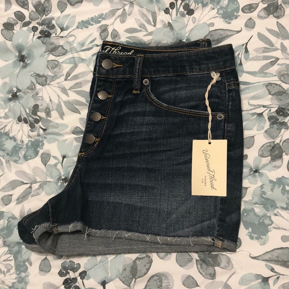 Universal Thread Shorts NWT - Picture 4 of 4